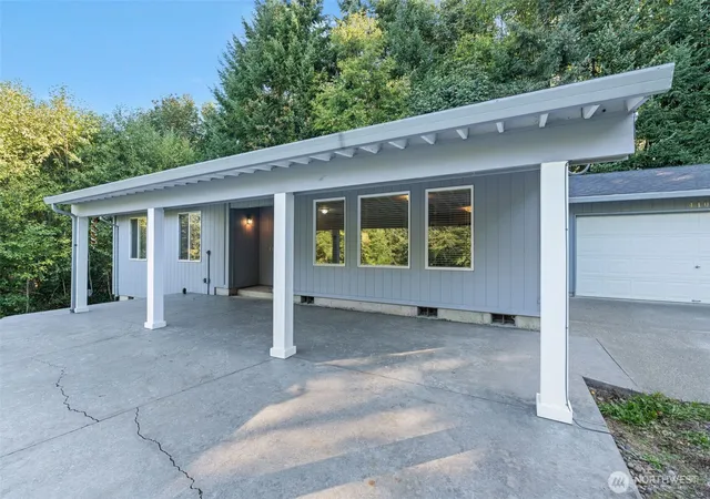 Photo 3 of Single family home for sale at 410 Vivian Rd, Kalama, WA 98625 | MLS# NWM2587273 | Listing updated on 2026-09-29