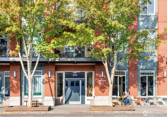 Photo 3 of Sale Pending at 6015 Phinney Ave N #409, Seattle, WA 98103 | MLS# NWM2587283 | Listing updated on 2026-10-09