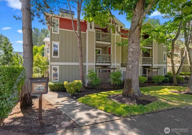 Condo for sale at 7711 NE 175th Street #F202, Kenmore, WA 98028 | MLS# NWM2587296