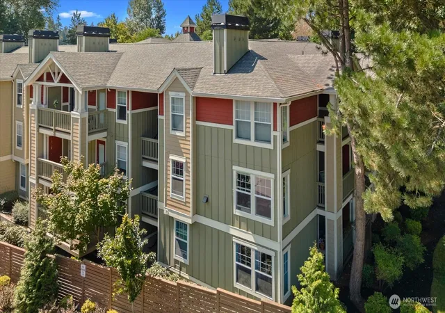 Photo 2 of Condo for sale at 7711 Ne 175th Street #F202, Kenmore, WA 98028 | MLS# NWM2587296 | Listing updated on 2026-10-02