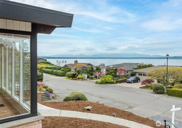 Photo 3 of Single family home for sale at 2425 Nw Blue Ridge Dr, Seattle, WA 98177 | MLS# NWM2587301 | Listing updated on 2026-09-25