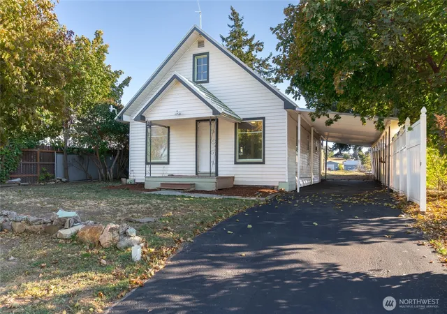 Photo 1 of Single family home for sale at 800 E Locust, Waterville, WA 98858 | MLS# NWM2587307 | Listing updated on 2026-09-28