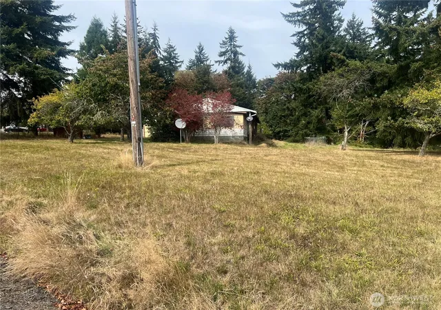 Photo 3 of Sale Pending at 198 Wohl Rd, Longview, WA 98632 | MLS# NWM2587322 | Listing updated on 2026-09-28