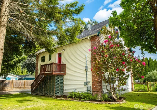 Photo 2 of Single family home for sale at 1580 Monroe St, Burlington, WA 98233 | MLS# NWM2587323 | Listing updated on 2026-09-26