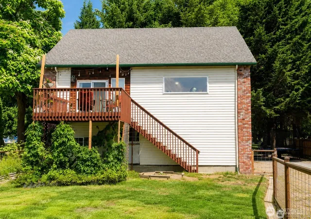 Photo 3 of Single family home for sale at 1580 Monroe St, Burlington, WA 98233 | MLS# NWM2587323 | Listing updated on 2026-09-26