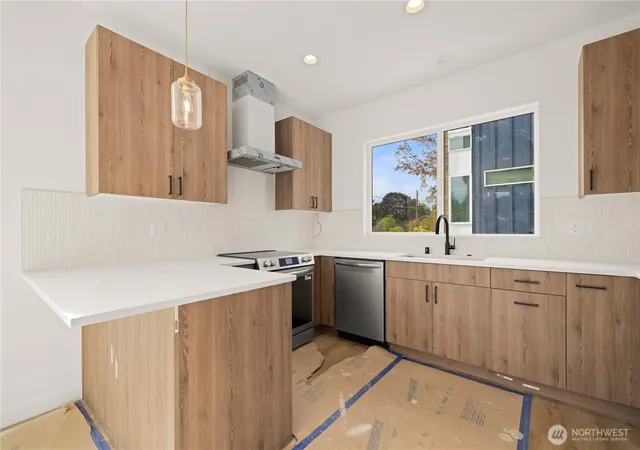 Photo 3 of Townhouse for sale at 4701 C Wallingford Ave N, Seattle, WA 98103 | MLS# NWM2587325 | Listing updated on 2026-10-15