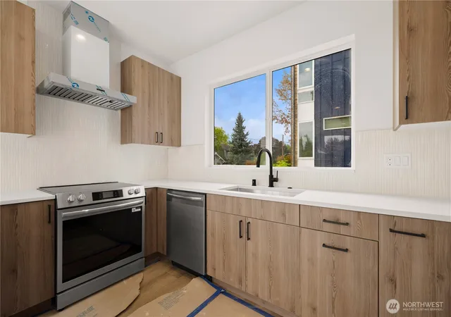 Photo 4 of Townhouse for sale at 4701 C Wallingford Ave N, Seattle, WA 98103 | MLS# NWM2587325 | Listing updated on 2026-10-15
