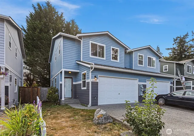 Photo 2 of Townhouse for sale at 20627 Circle Blf Dr, Arlington, WA 98223 | MLS# NWM2587328 | Listing updated on 2026-09-28