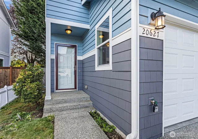 Photo 3 of Townhouse for sale at 20627 Circle Blf Dr, Arlington, WA 98223 | MLS# NWM2587328 | Listing updated on 2026-09-28