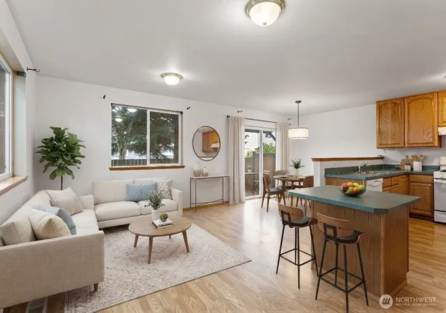 Photo 3 of Townhouse for sale at 20627 Circle Blf Dr, Arlington, WA 98223 | MLS# NWM2587328 | Listing updated on 2026-09-28