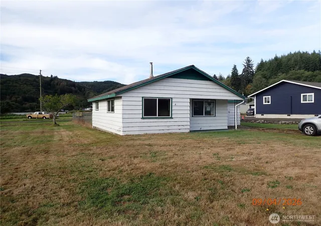 Photo 2 of Single family home for sale at 2249 Michigan Ave, Raymond, WA 98577 | MLS# NWM2587338 | Listing updated on 2026-09-29