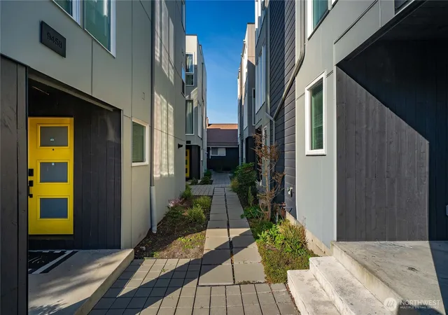 Photo 2 of Townhouse for sale at 9462 Sw 20th Avenue, Seattle, WA 98106 | MLS# NWM2587340 | Listing updated on 2026-10-10