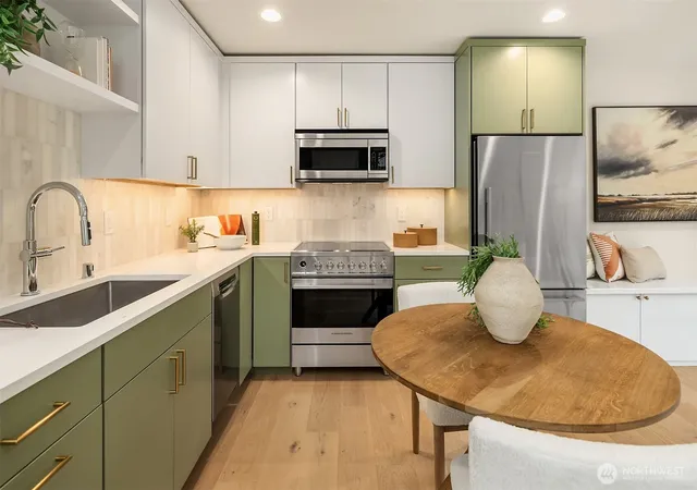 Photo 4 of Townhouse for sale at 7062 Cleopatra Pl NW, Seattle, WA 98117 | MLS# NWM2587354 | Listing updated on 2026-09-30