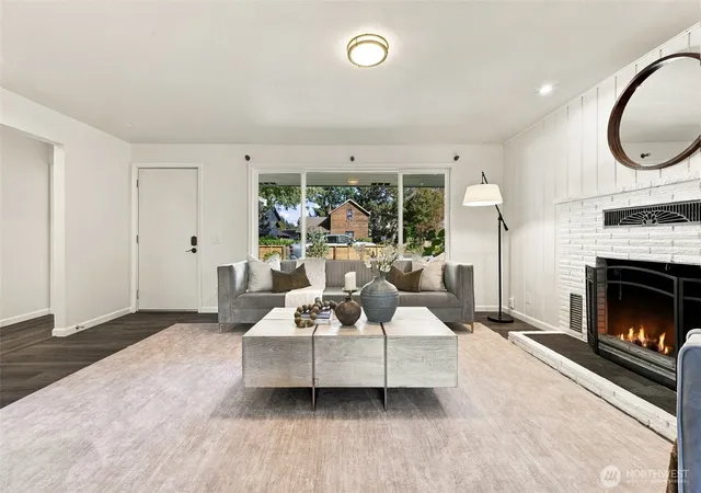 Photo 3 of Single family home for sale at 325 SE Andrews St, Issaquah, WA 98027 | MLS# NWM2587359 | Listing updated on 2026-10-02
