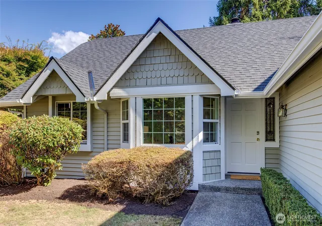 Photo 2 of Single family home for sale at 6216 108th Place Ne, Kirkland, WA 98033 | MLS# NWM2587361 | Listing updated on 2026-10-02