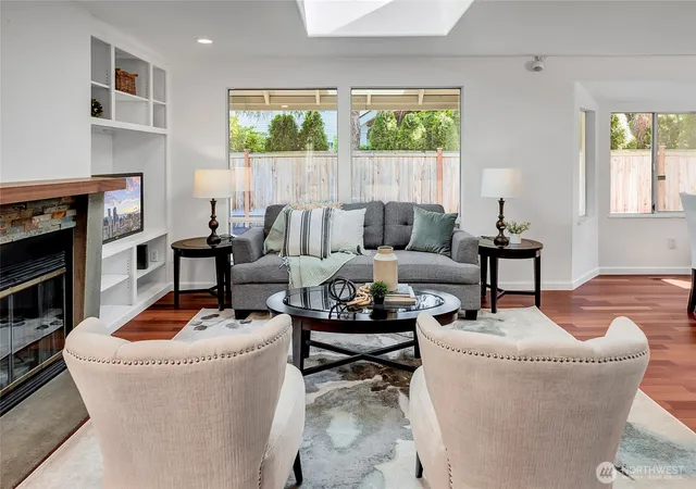 Photo 4 of Single family home for sale at 6216 108th Place NE, Kirkland, WA 98033 | MLS# NWM2587361 | Listing updated on 2026-10-02