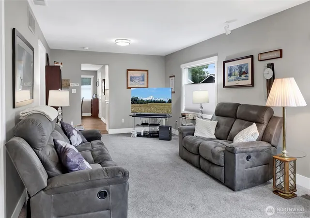 Photo 3 of Single family home for sale at 319 1st Street, Sumas, WA 98295 | MLS# NWM2587362 | Listing updated on 2026-09-30