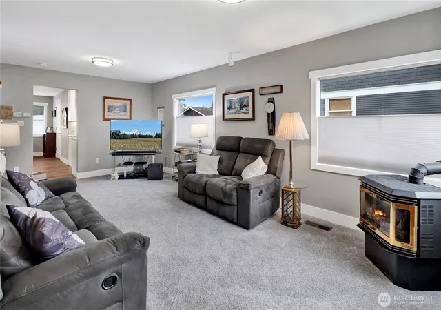 Photo 3 of Single family home for sale at 319 1st Street, Sumas, WA 98295 | MLS# NWM2587362 | Listing updated on 2026-09-30