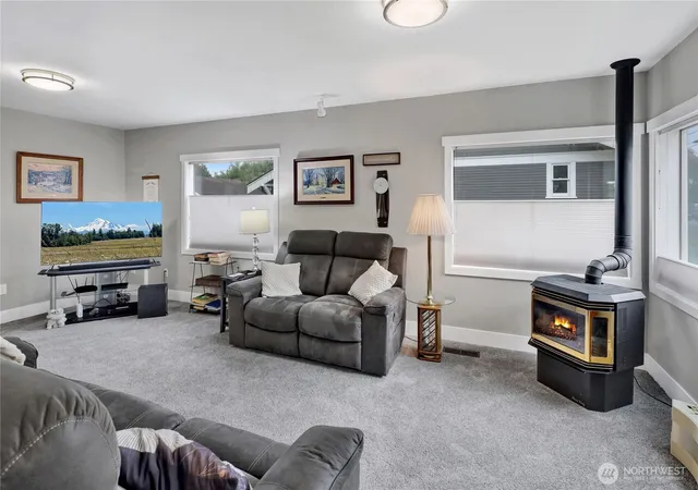 Photo 4 of Single family home for sale at 319 1st Street, Sumas, WA 98295 | MLS# NWM2587362 | Listing updated on 2026-09-30