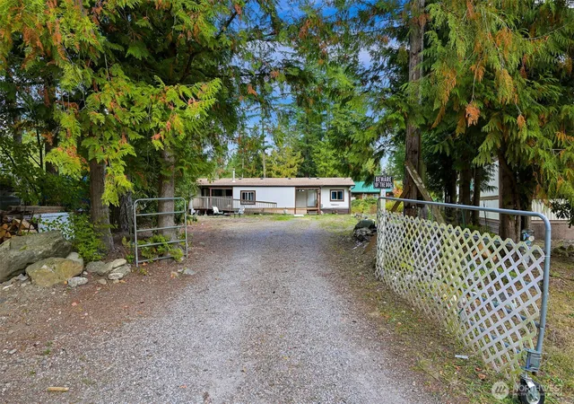 Photo 2 of Manufactured home for sale at 8460 Aspen Ct, Maple Falls, WA 98266 | MLS# NWM2587371 | Listing updated on 2026-09-30