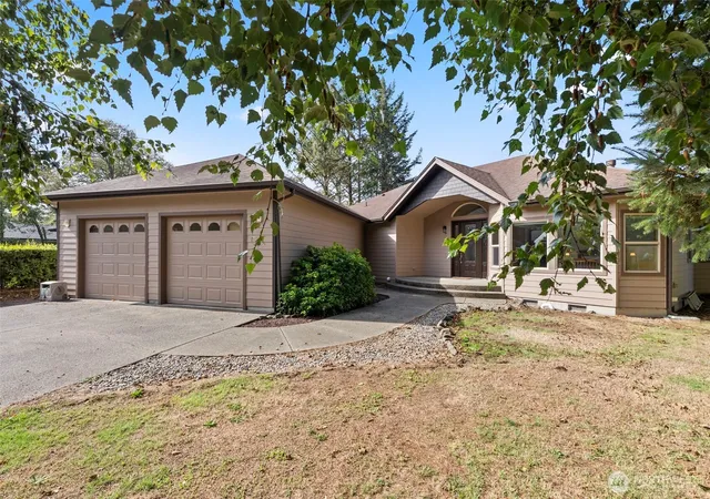 Photo 2 of Single family home for sale at 748 Kingfisher Ct Se, Ocean Shores, WA 98569 | MLS# NWM2587375 | Listing updated on 2026-09-26