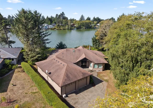 Photo 3 of Single family home for sale at 748 Kingfisher Ct Se, Ocean Shores, WA 98569 | MLS# NWM2587375 | Listing updated on 2026-09-26