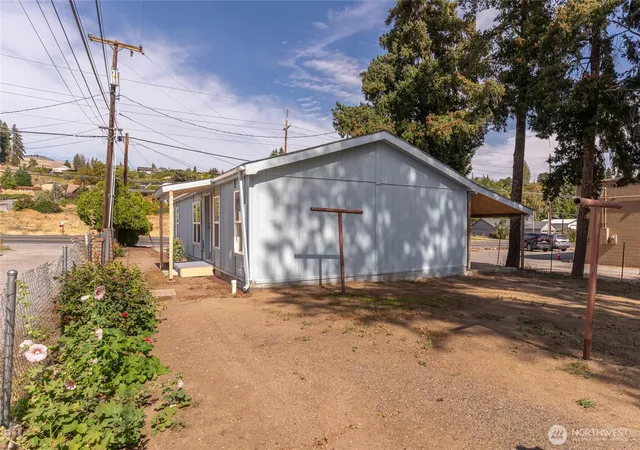 Photo 24 of Manufactured home for sale at 327 Easy St, Wenatchee, WA 98801 | MLS# NWM2587384 | Listing updated on 2026-09-28