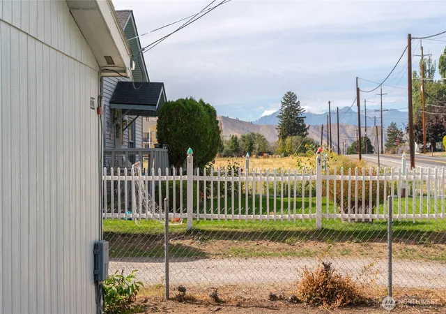 Photo 3 of Manufactured home for sale at 327 Easy St, Wenatchee, WA 98801 | MLS# NWM2587384 | Listing updated on 2026-09-28