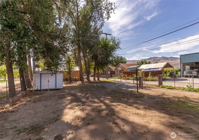 Photo 4 of Manufactured home for sale at 327 Easy St, Wenatchee, WA 98801 | MLS# NWM2587384 | Listing updated on 2026-09-28