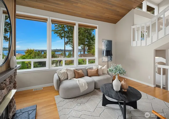 Photo 2 of Single family home for sale at 10920 80th Place Ne, Kirkland, WA 98034 | MLS# NWM2587386 | Listing updated on 2026-10-01