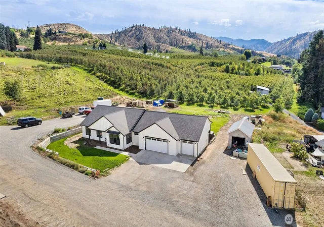 Single family home for sale at 60 Ledford Ln, Cashmere, WA 98815 | MLS# NWM2587391