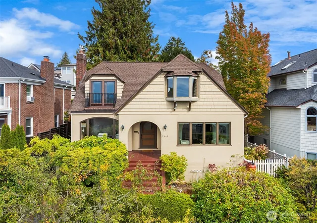 Photo 1 of Sale Pending at 2514 43rd Avenue W, Seattle, WA 98199 | MLS# NWM2587397 | Listing updated on 2026-09-30