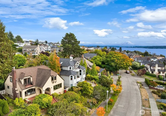 Photo 2 of Sale Pending at 2514 43rd Avenue W, Seattle, WA 98199 | MLS# NWM2587397 | Listing updated on 2026-09-30