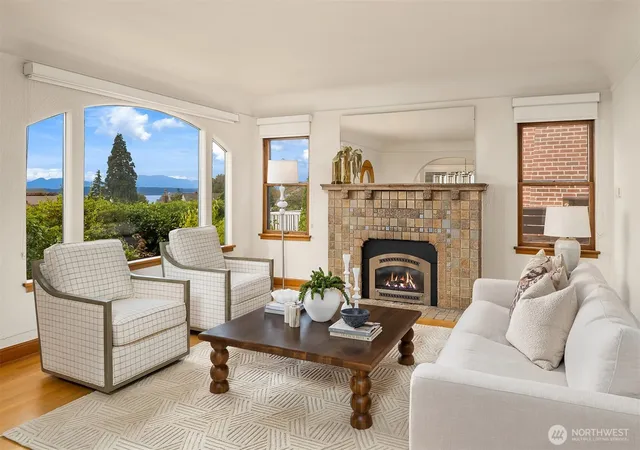 Photo 4 of Sale Pending at 2514 43rd Avenue W, Seattle, WA 98199 | MLS# NWM2587397 | Listing updated on 2026-09-30