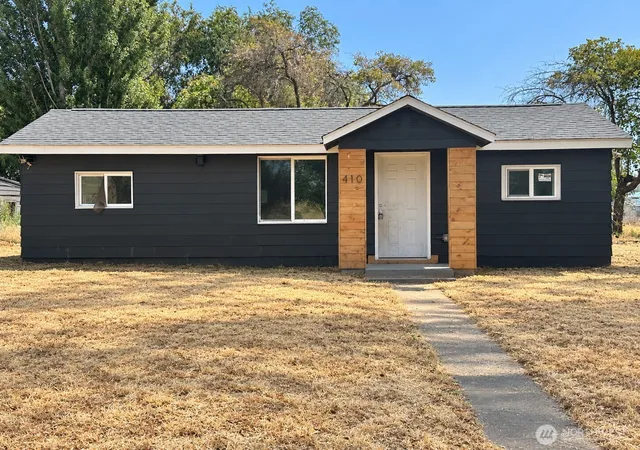 Photo 1 of Single family home for sale at 410 E Cherry Ave, Ritzville, WA 99169 | MLS# NWM2587401 | Listing updated on 2026-09-28