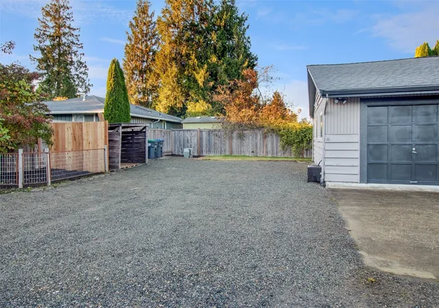 Photo 3 of Single family home for sale at 21676 Se 269th Street, Maple Valley, WA 98038 | MLS# NWM2587404 | Listing updated on 2026-10-23
