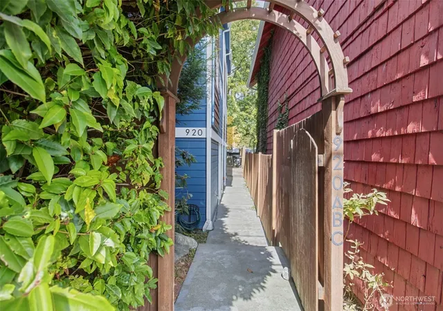 Townhouse for sale at 920 SW Holden St #B, Seattle, WA 98106 | MLS# NWM2587406