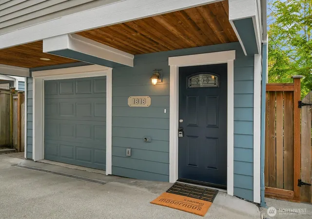 Townhouse for sale at 1818 27th Avenue, Seattle, WA 98122 | MLS# NWM2587410