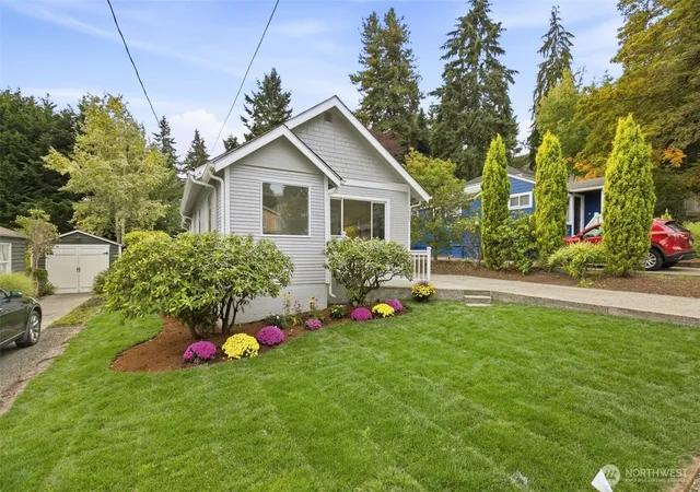Photo 3 of Sale Pending at 1723 Ne 92nd Street, Seattle, WA 98115 | MLS# NWM2587421 | Listing updated on 2026-09-26