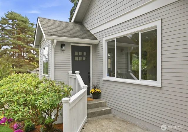 Photo 4 of Sale Pending at 1723 NE 92nd Street, Seattle, WA 98115 | MLS# NWM2587421 | Listing updated on 2026-09-26