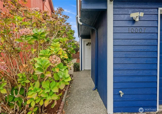Photo 3 of Single family home for sale at 10007 20th Avenue SW, Seattle, WA 98146 | MLS# NWM2587428 | Listing updated on 2026-09-30