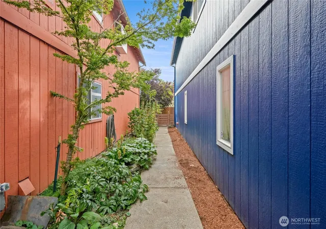 Photo 4 of Single family home for sale at 10007 20th Avenue SW, Seattle, WA 98146 | MLS# NWM2587428 | Listing updated on 2026-09-30