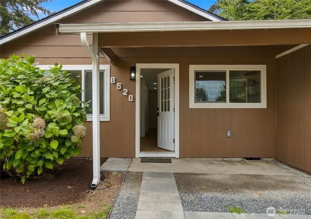 Photo 3 of Sale Pending at 8520 9th Place Ne, Lake Stevens, WA 98258 | MLS# NWM2587436 | Listing updated on 2026-09-29