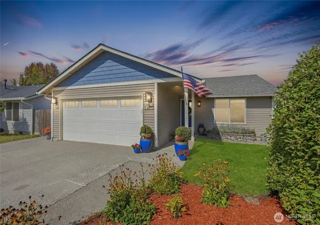 Photo 2 of Sale Pending at 901 Se 6th Court, Battle Ground, WA 98604 | MLS# NWM2587455 | Listing updated on 2026-10-03