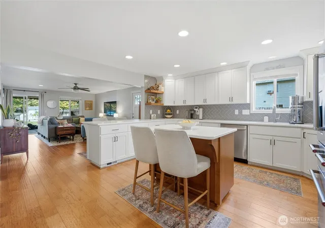 Photo 4 of Sale Pending at 901 SE 6th Court, Battle Ground, WA 98604 | MLS# NWM2587455 | Listing updated on 2026-10-03