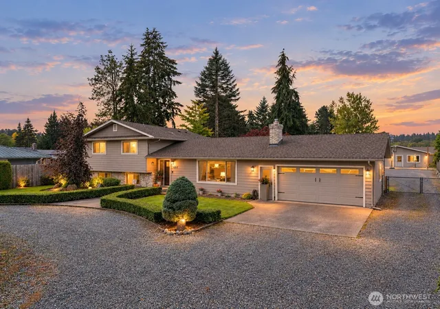 Single family home for sale at 617 Oakland Ave, Centralia, WA 98531 | MLS# NWM2587458