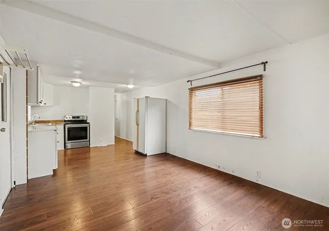 Photo 2 of Manufactured home for sale at 10515 Woodinville Dr #3, Bothell, WA 98011 | MLS# NWM2587461 | Listing updated on 2026-10-02