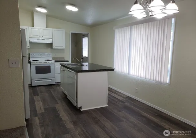 Photo 4 of Manufactured home for sale at 10512 137th Street E #37, Puyallup, WA 98374 | MLS# NWM2587462 | Listing updated on 2026-09-25