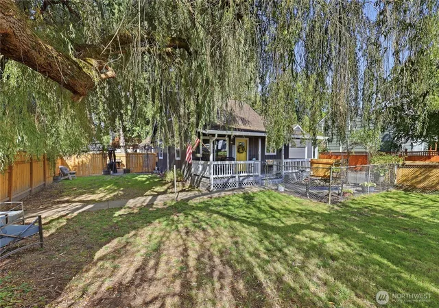 Photo 2 of Single family home for sale at 2125 48th Avenue, Longview, WA 98632 | MLS# NWM2587464 | Listing updated on 2026-10-01