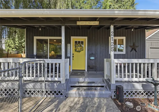 Photo 3 of Single family home for sale at 2125 48th Avenue, Longview, WA 98632 | MLS# NWM2587464 | Listing updated on 2026-10-01